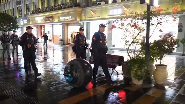 В Китае вышли на патрулирование роботы-полицейские Rotunbot RT-G 🤖