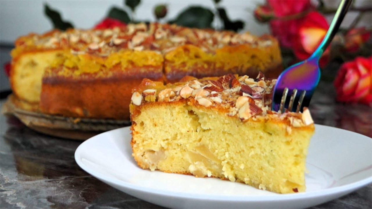 Самое время приготовить этот пирог с яблоками. Мягкий, пышный, очень вкусный