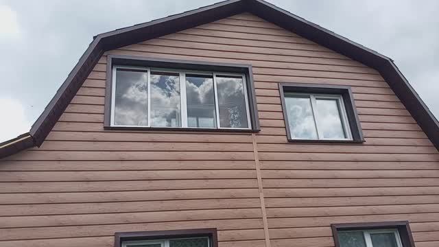 Как в одиночку обшить дом без помощи строительных лесов