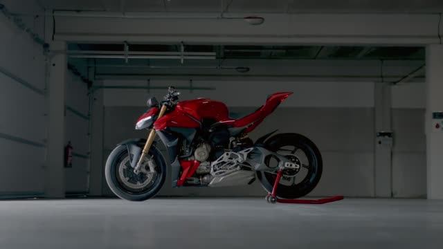 Ducati Streetfighter V4 / V4s 2024-2025 Official Video