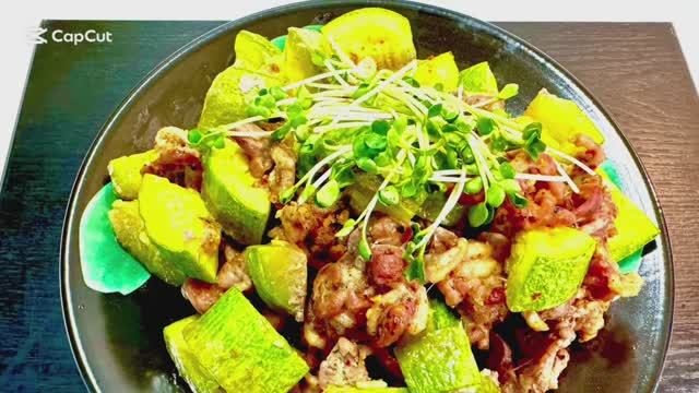 Запекаем утиное мясо с кабачком или цукини!