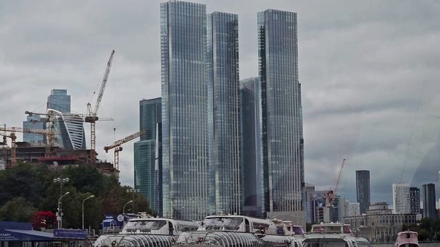 Ехали зайчики на речном трамвайчике