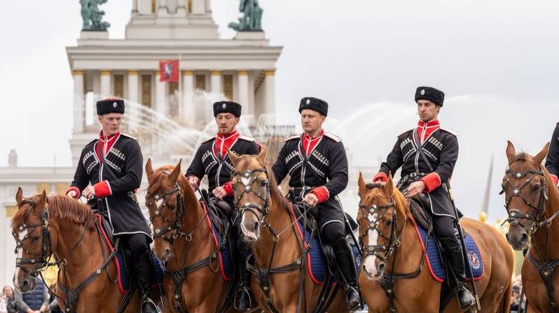 Кремлёвские всадники на ВДНХ — новая городская традиция