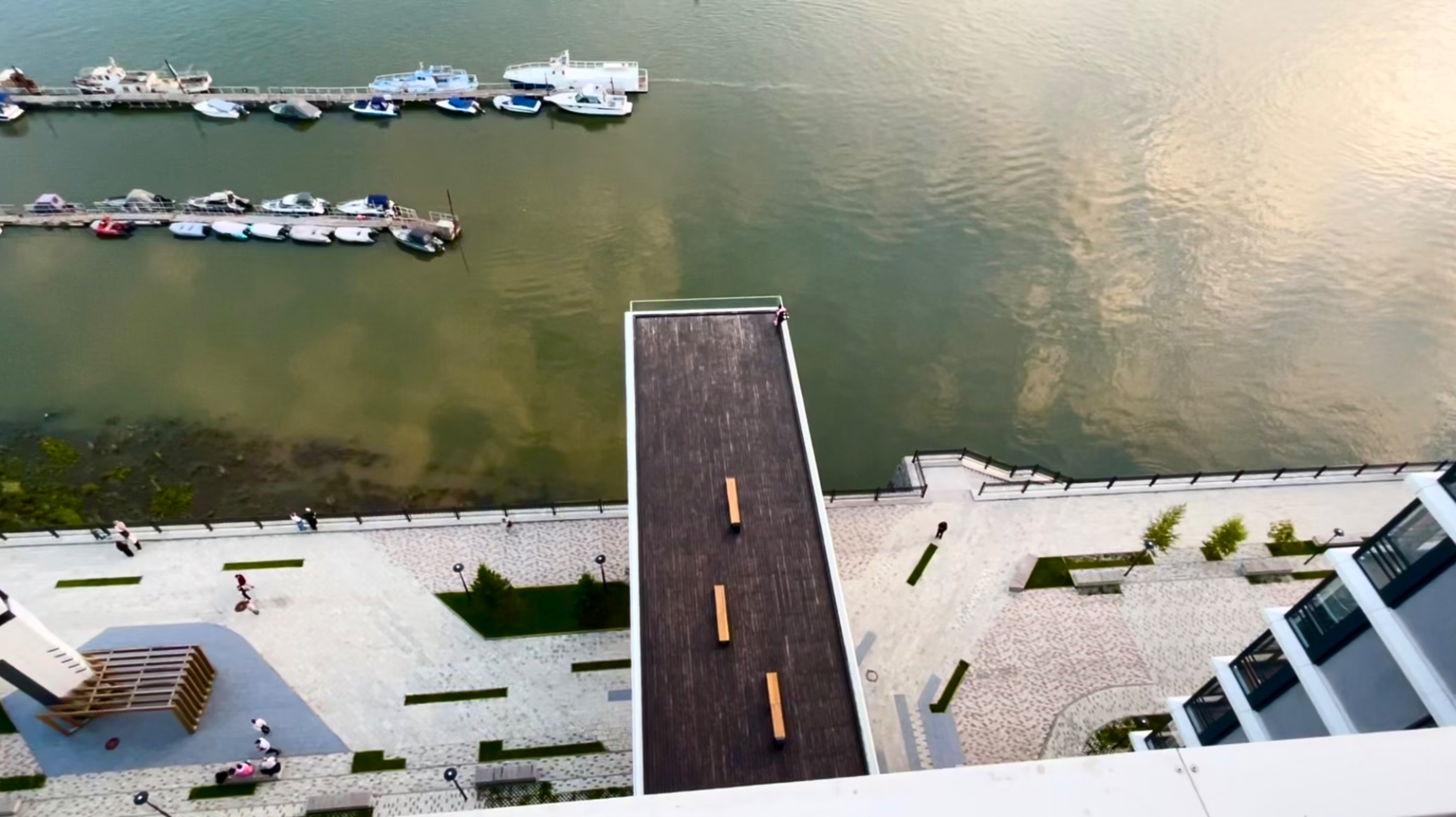 Поехал заселяться в гостиницу, с красивейшим видом на Обь и набережную Новосибирска. Эпизод 30