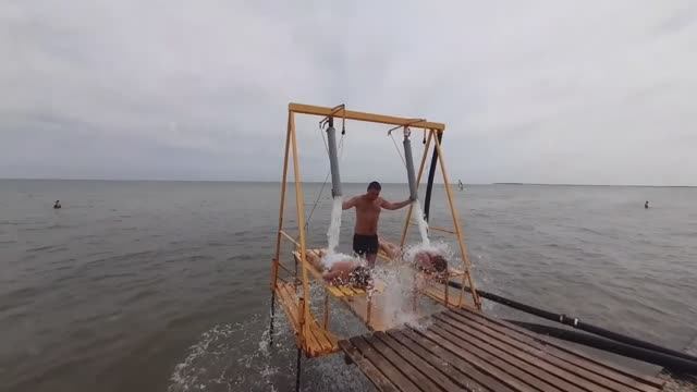 Геническ Городской пляж Каскадный душ 3 года назад