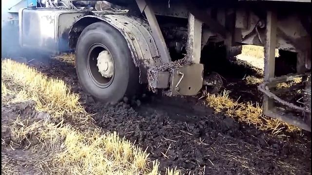 Камаз, Маз, Краз буксуют в грязи. Смогут ли выехать?