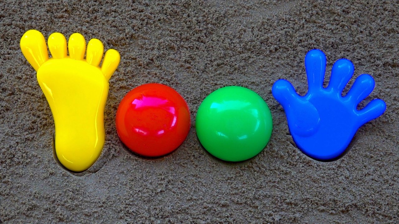 Песенки для малышей и Цветные формочки и игрушки | Мультик для Малышей | Играем c песком