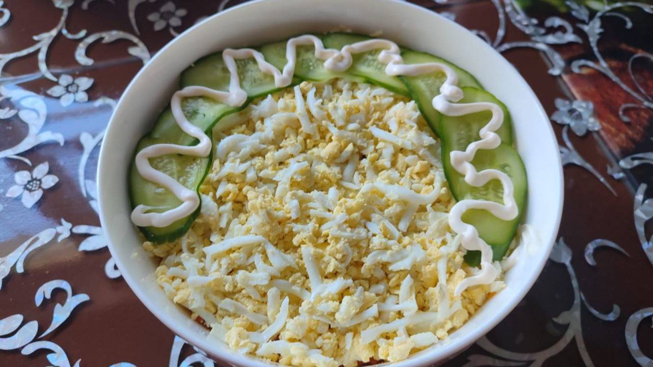 Наивкуснейший салат с курицей, корейской морковью и огурцом. Очень вкусно!