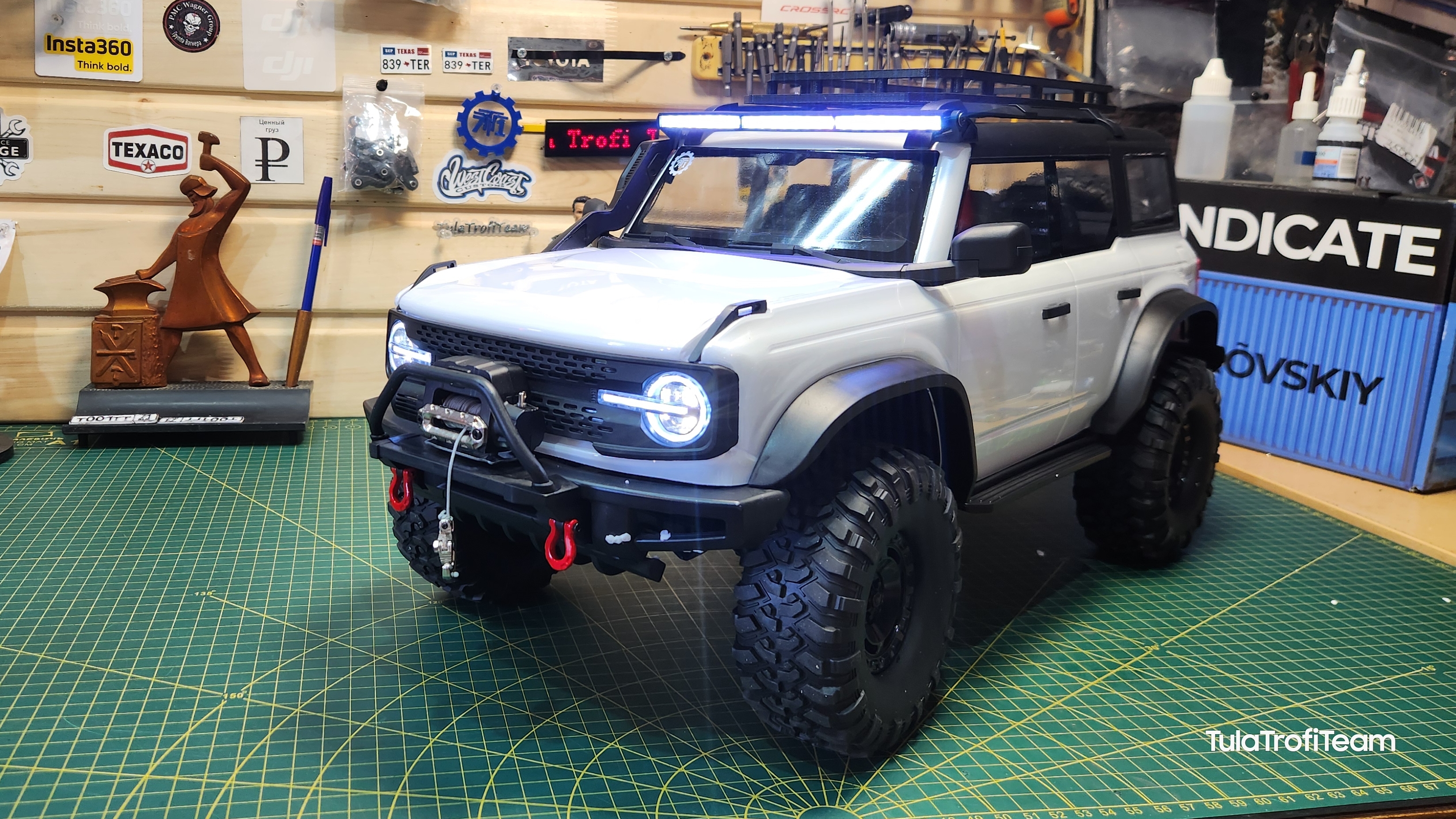 Распаковка обновлённой версии "Белуги" HB Huangbo R-1005 Ford bronco