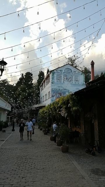 Алупка. Старый город. С неожиданным концом)