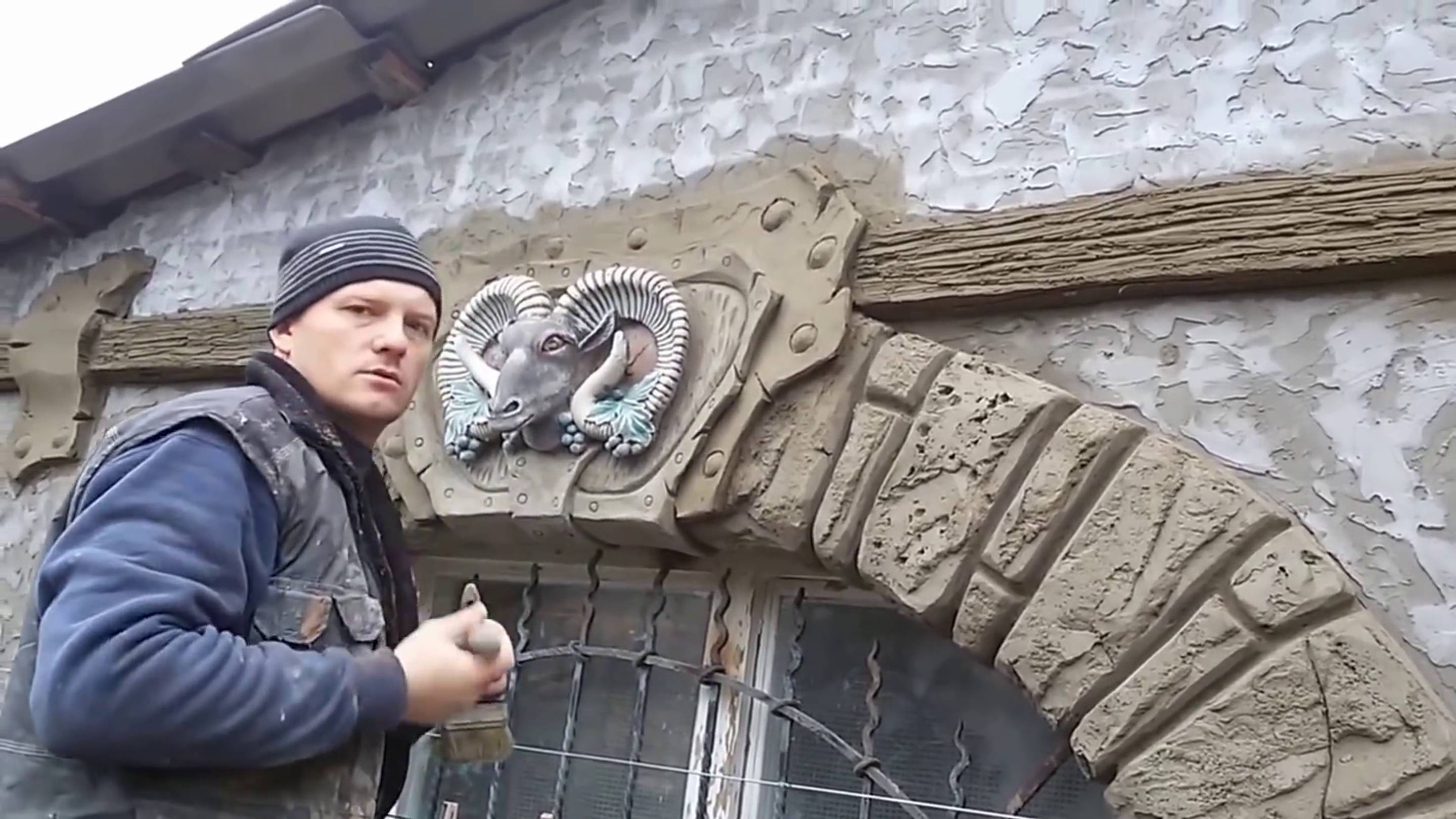 Оформление цоколя под декоративный камень, оформление окна под ковку. Decorative rock. Art concrete.