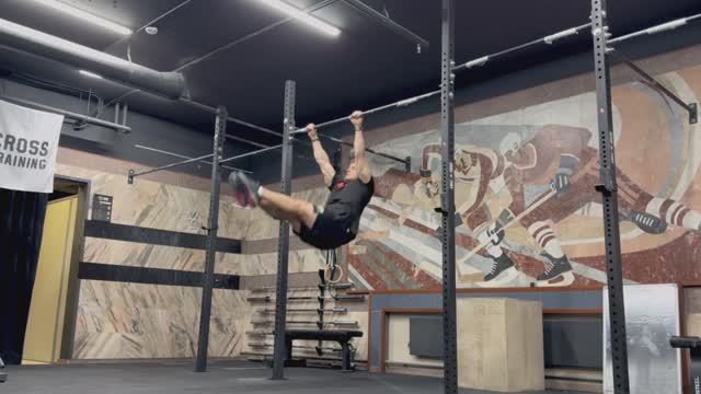 Прыжок из-за турника в позиции Холлоу+поднос таза к турнику