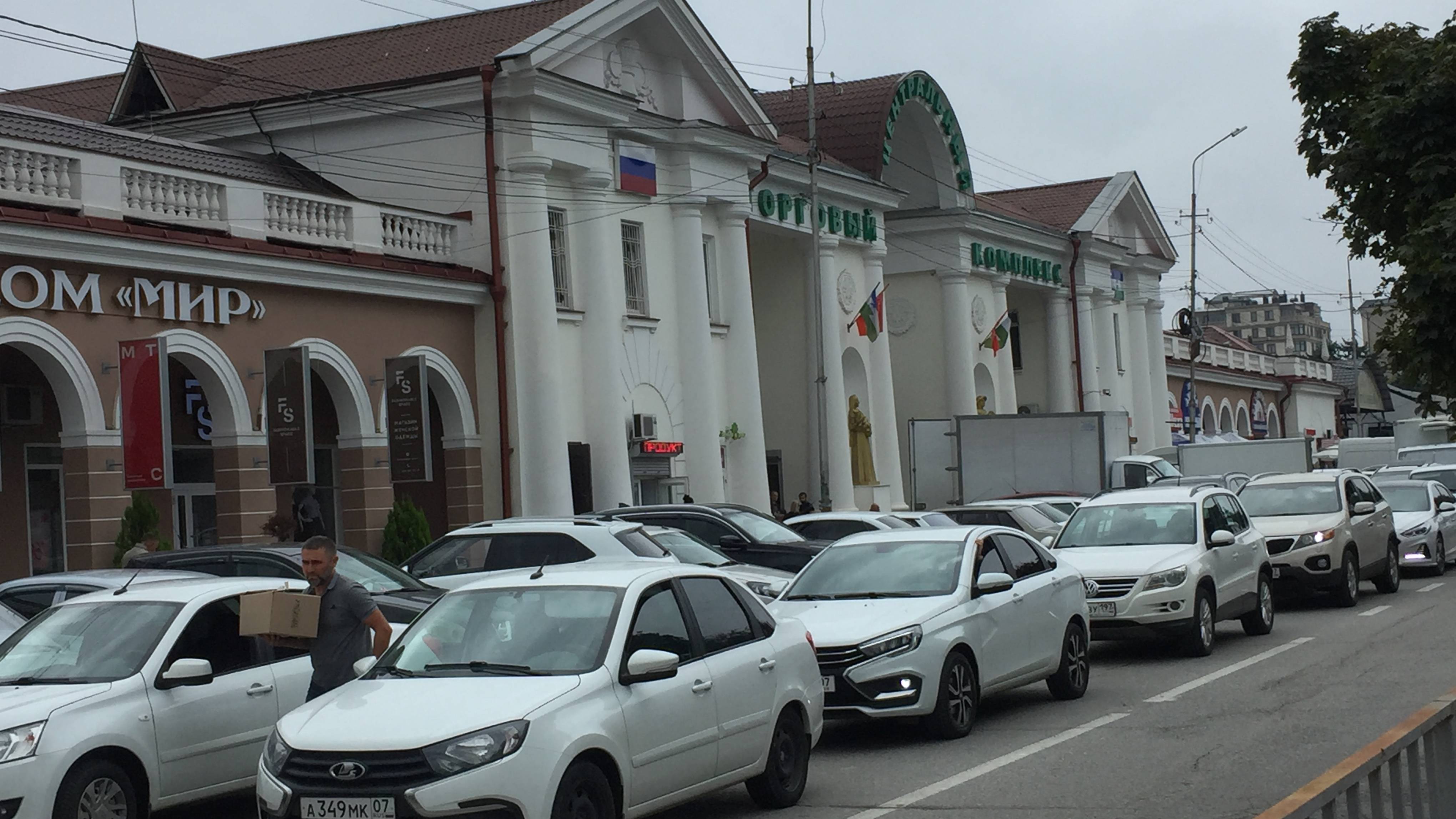 Вот и такой Нальчик . Пешком по улицам. Центральный рынок Нальчика. Улица  Мальбахова, Кирова Щерса