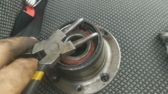 Меняем задний ступичный подшипник на гранте самостоятельно.