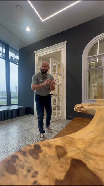 Оконная выставка с самым большим количеством образцов в СПб находится по адресу: Суворовский пр., 54