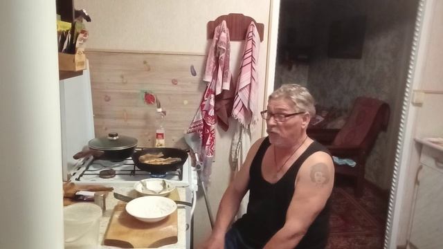 21.09.2025. Жизнь в деревне: Приготовил  ужин, чем занимаюсь. Поехал за карасём ! Family Vlogs