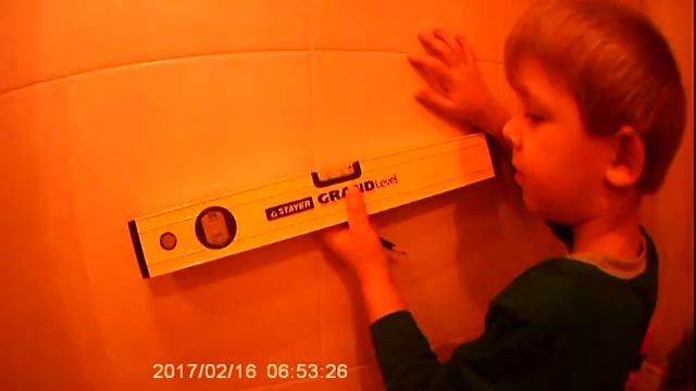 Монтируем шкафчик в ванную.  the locker in the bathroom
