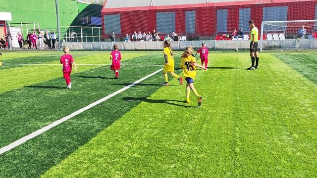 Первенство г. Таганрога по футболу. ЖФК "Ростов" (2017) - ФК "Авангард"(2018) 1:6 21.09.2025