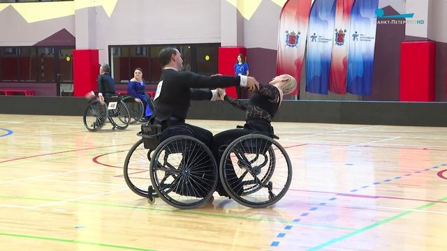 Ритмы самбы, вальса, румбы и джайва. Чемпионат по танцам на колясках в Петербурге