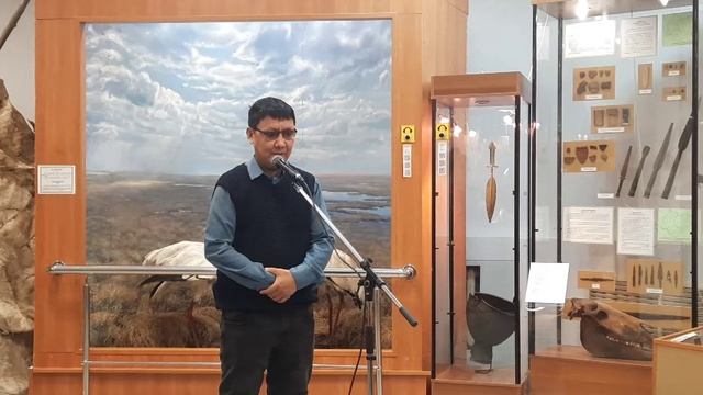 Борис Борисов из Нюрбинского музея на открытии выставки о Петре Хрисанфовиче Староватове 17.11.2023