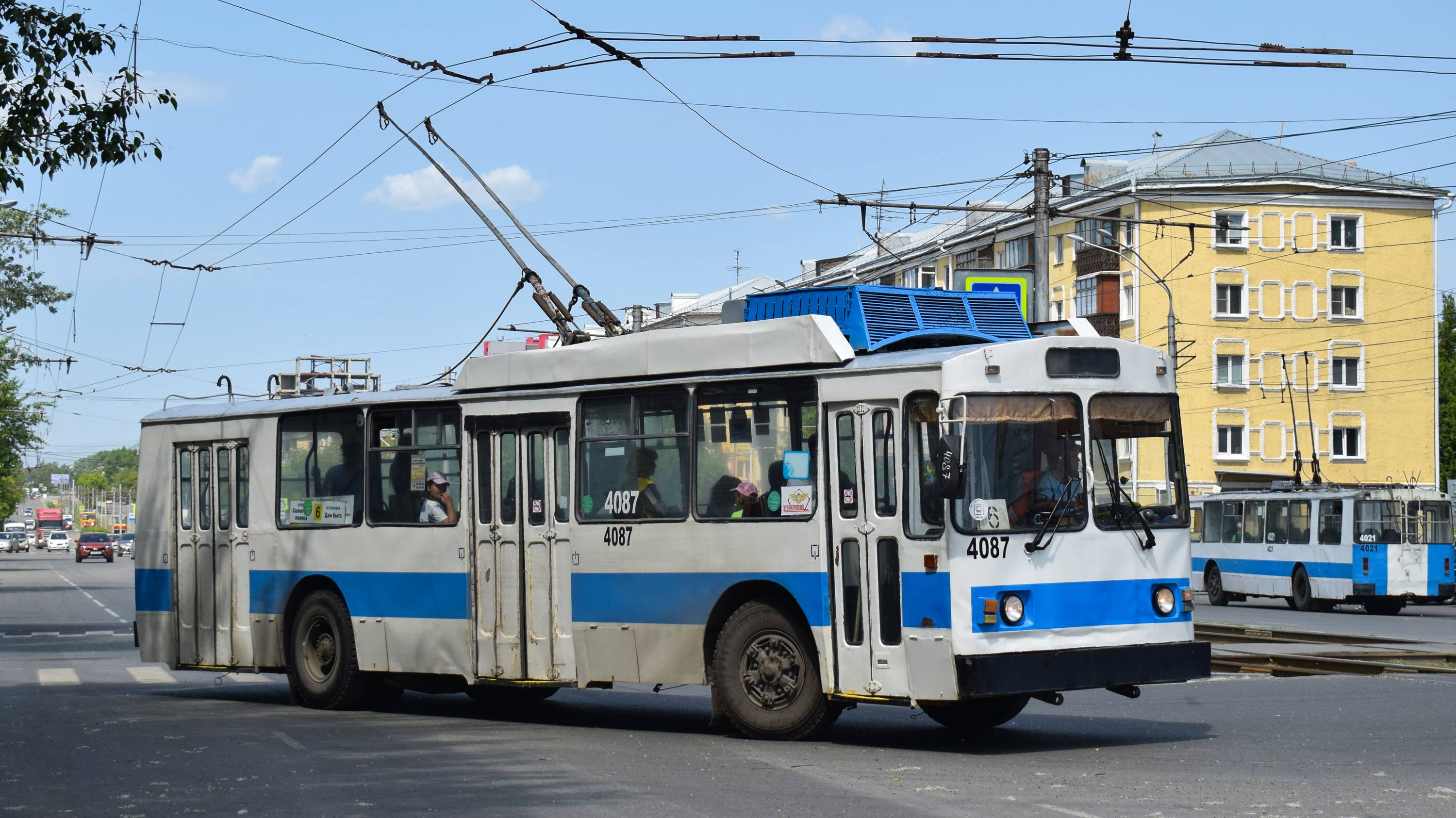 Троллейбус ЗиУ-682 КВР БТРМ-4087. Покатушки по Барнаулу.