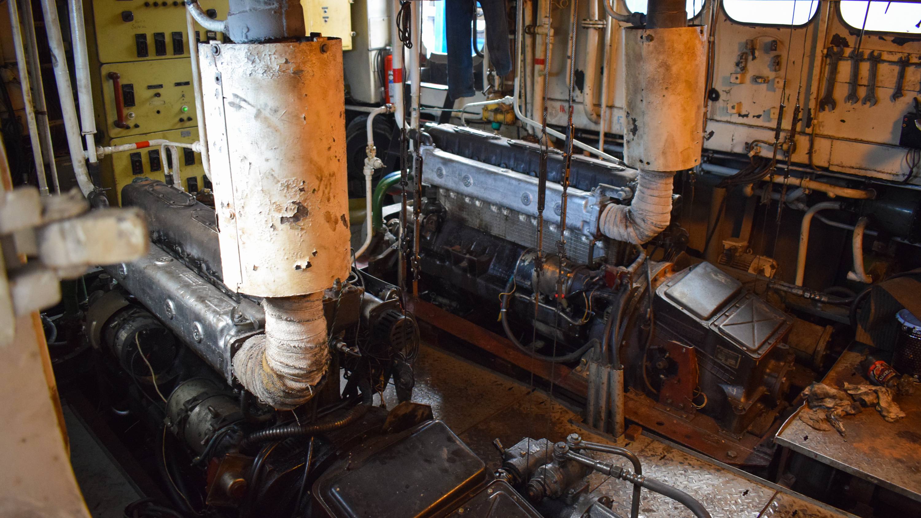 Машинное отделение теплохода Москва-175. Звук двигателя 3Д6.