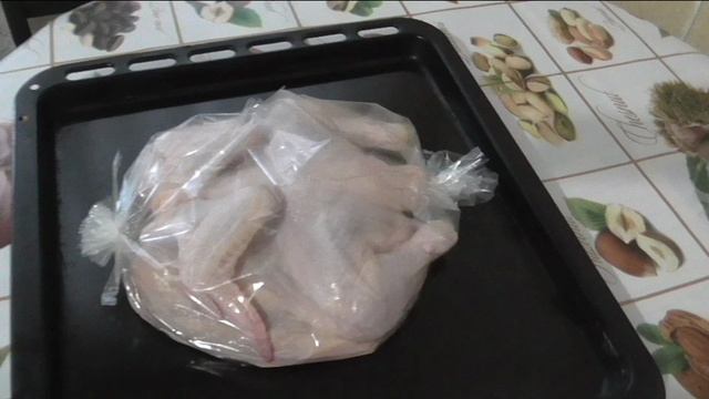 Рецепт приготовления курицы в духовке. Целиком, в рукаве, очень просто.