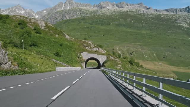 Швейцария. Живописная поездка через перевалы Фурка и Гримзель в формате 4K