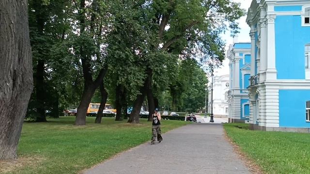 Сад -партер и Смольный собор ,Петербург