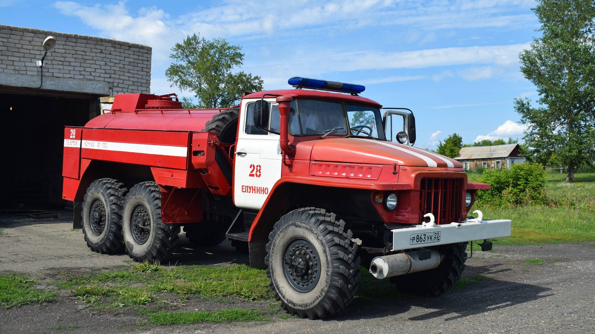 Пожарная автоцистерна АЦГ-5-375 на шасси Урал-375Е. 54 года машине!/ The old Soviet truck URAL-375E
