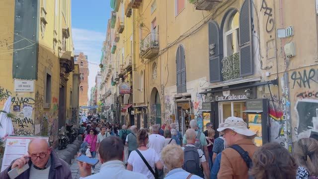 Италия. Пешеходная экскурсия по Неаполю в формате 4К