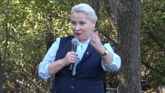 Кряжева-Карцева - кандидат исторических наук, лектор Российского общества  "Знание " ч.1