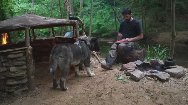 ХАКАН   примитивная рыбалка. Бушкрафт укрытие в походе. Большой кабан