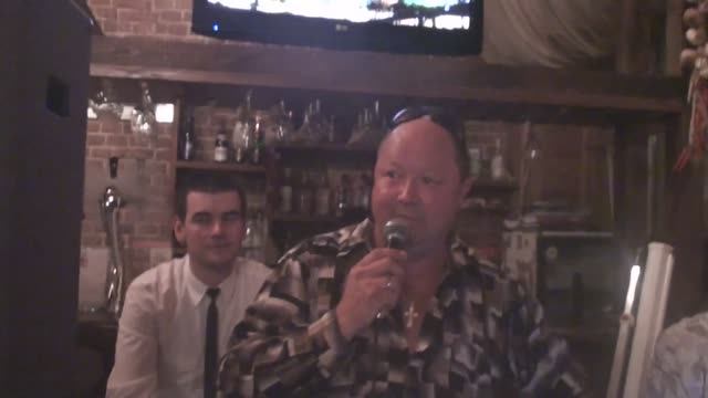 06.08.2011, г. Тамбов, Сергей Куклин поёт песню группы "Лесоповал" "Я куплю тебе дом".