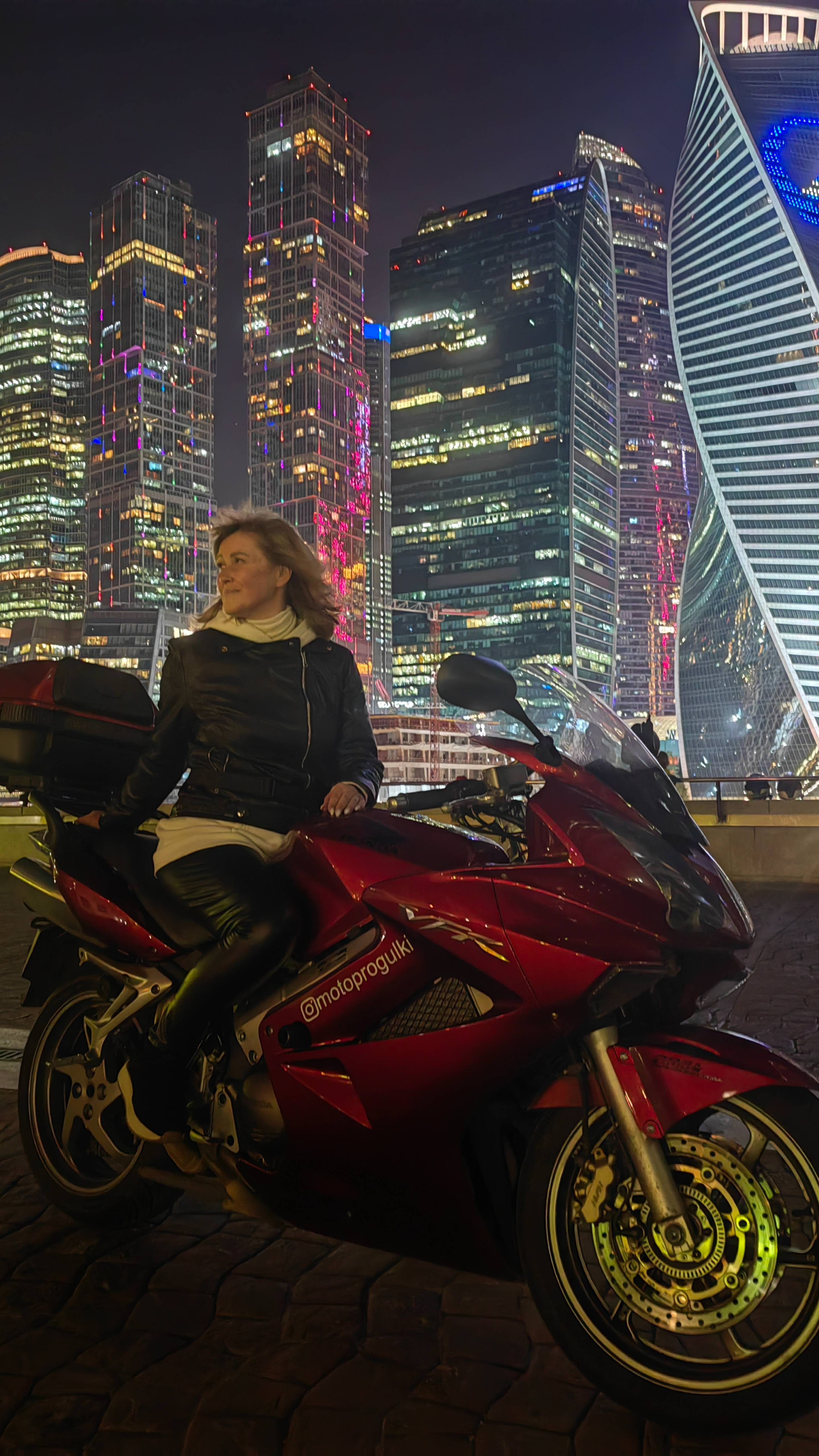 Мотопрогулка по ночной Москве 2025: Экстремальные развлечения Агентства Экстрима АХАА