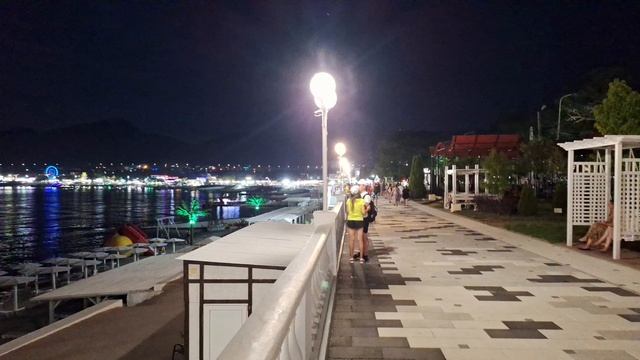 Ночная Кабардинка и её цены на набережной