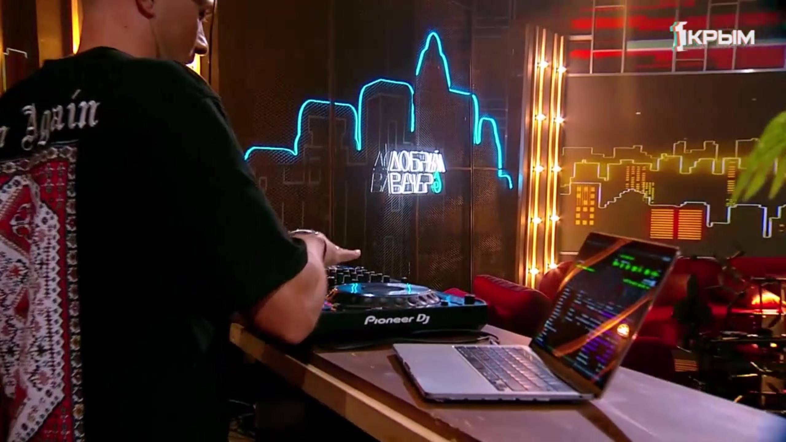 Добрый вечер. В гостях — Алексей Васильченко и Виталий Романов