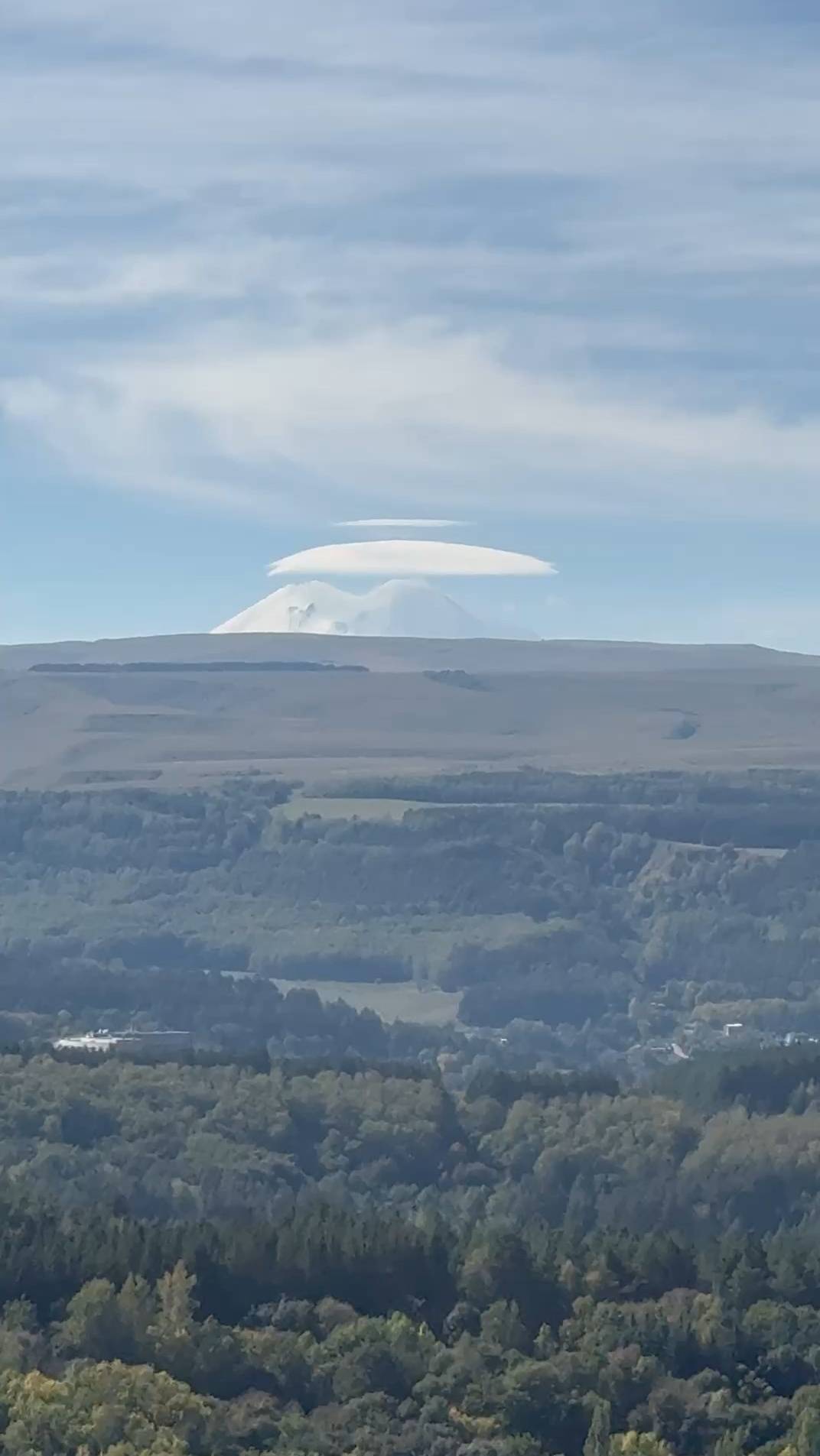 Над Эльбрусом космическая тарелка