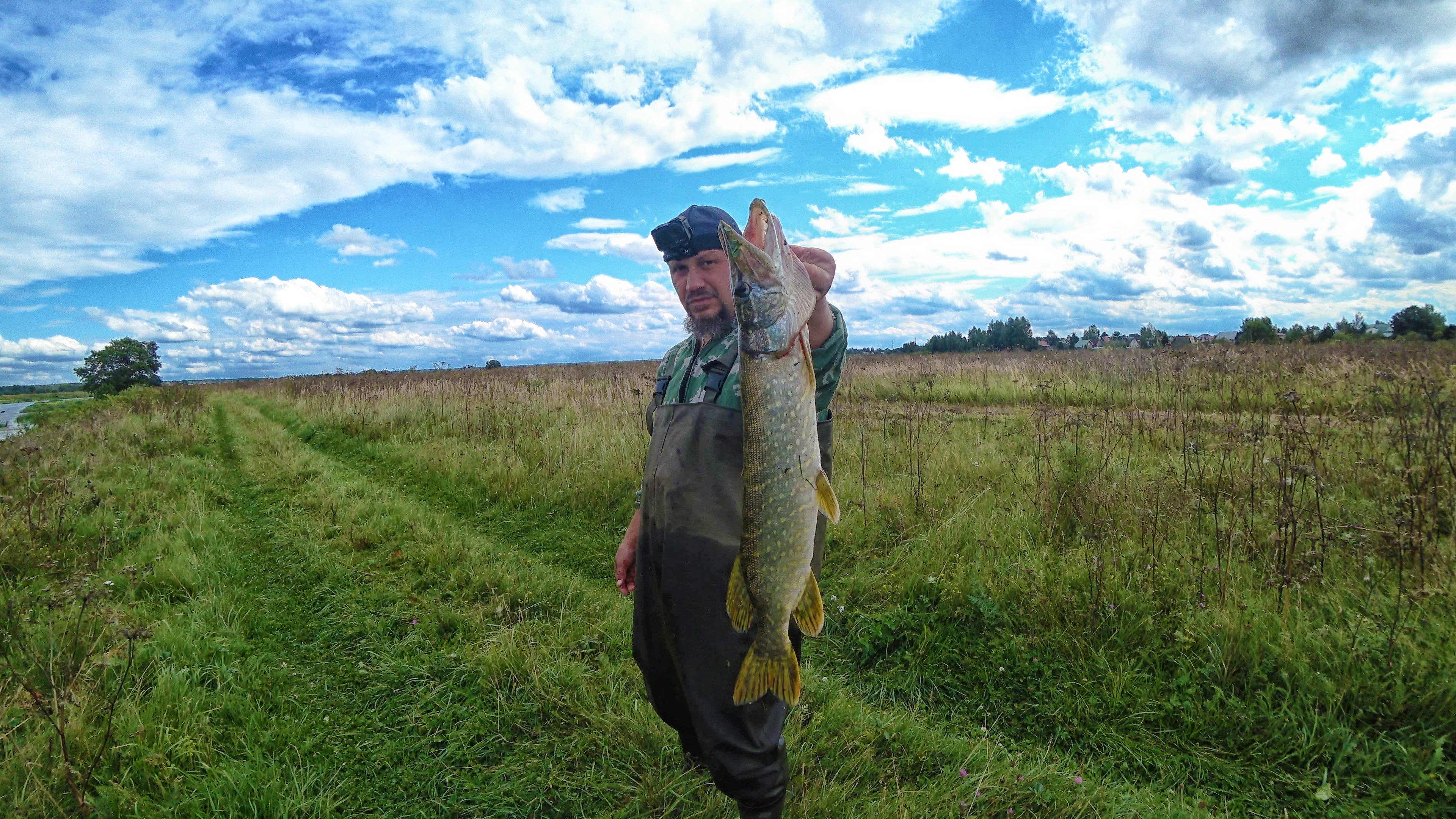 ОСТОРОЖНО МНОГО ЩУКИ. BIG FISH ЩУКА ДАЛА ЖАРУ. ОТДЫХАЮЩИЕ В ШОКЕ. РЫБАЛКА НА МЕЛКОВОДЬЕ.