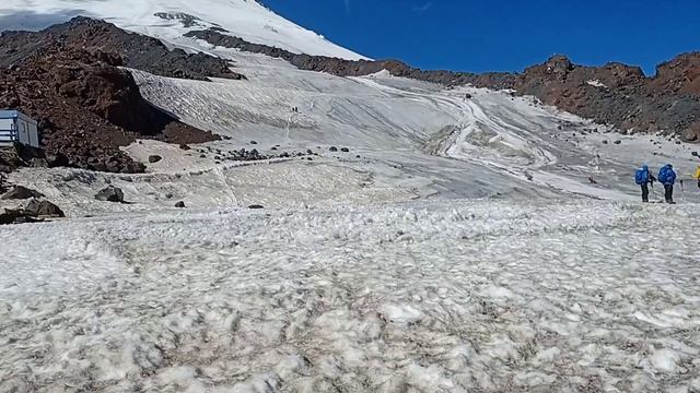 Вид со склонов Эльбруса. Кавказ 2025.