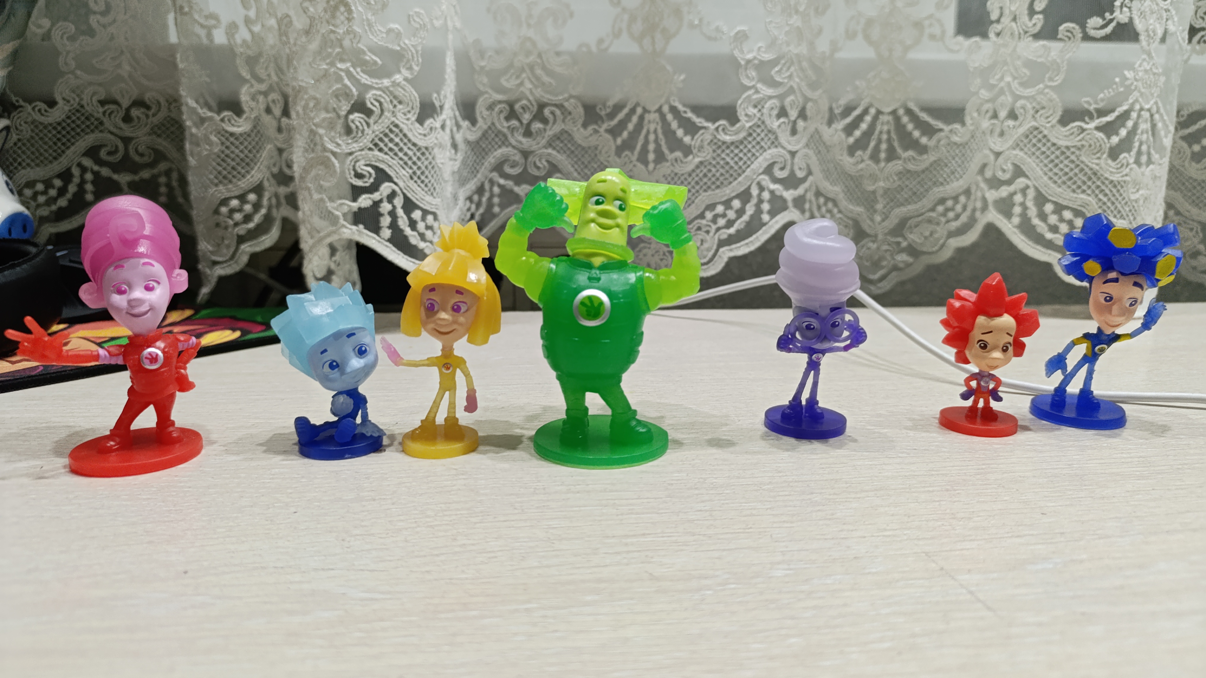 Обзор на фигурки Фиксиков из Rostic's
