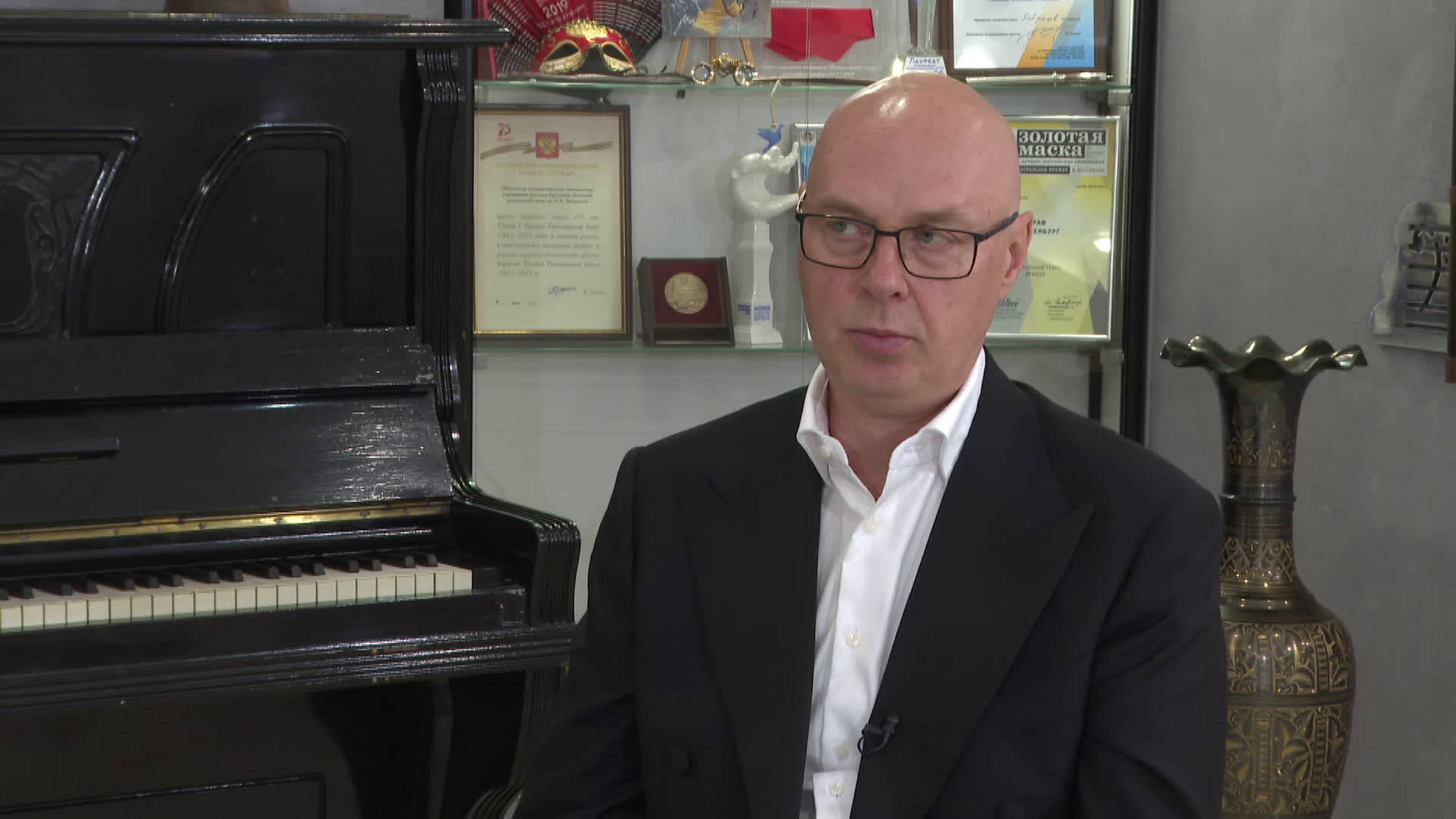 Российский актёр и телеведущий Юлиан Макаров. "ЭКСКЛЮЗИВНОЕ ИНТЕРВЬЮ" от 30.09.2025