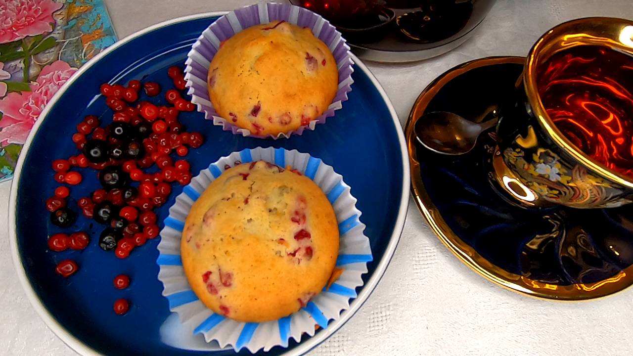 📌 Нежные Кексы с замороженными ягодами на скорую руку - всё смешали и в духовку