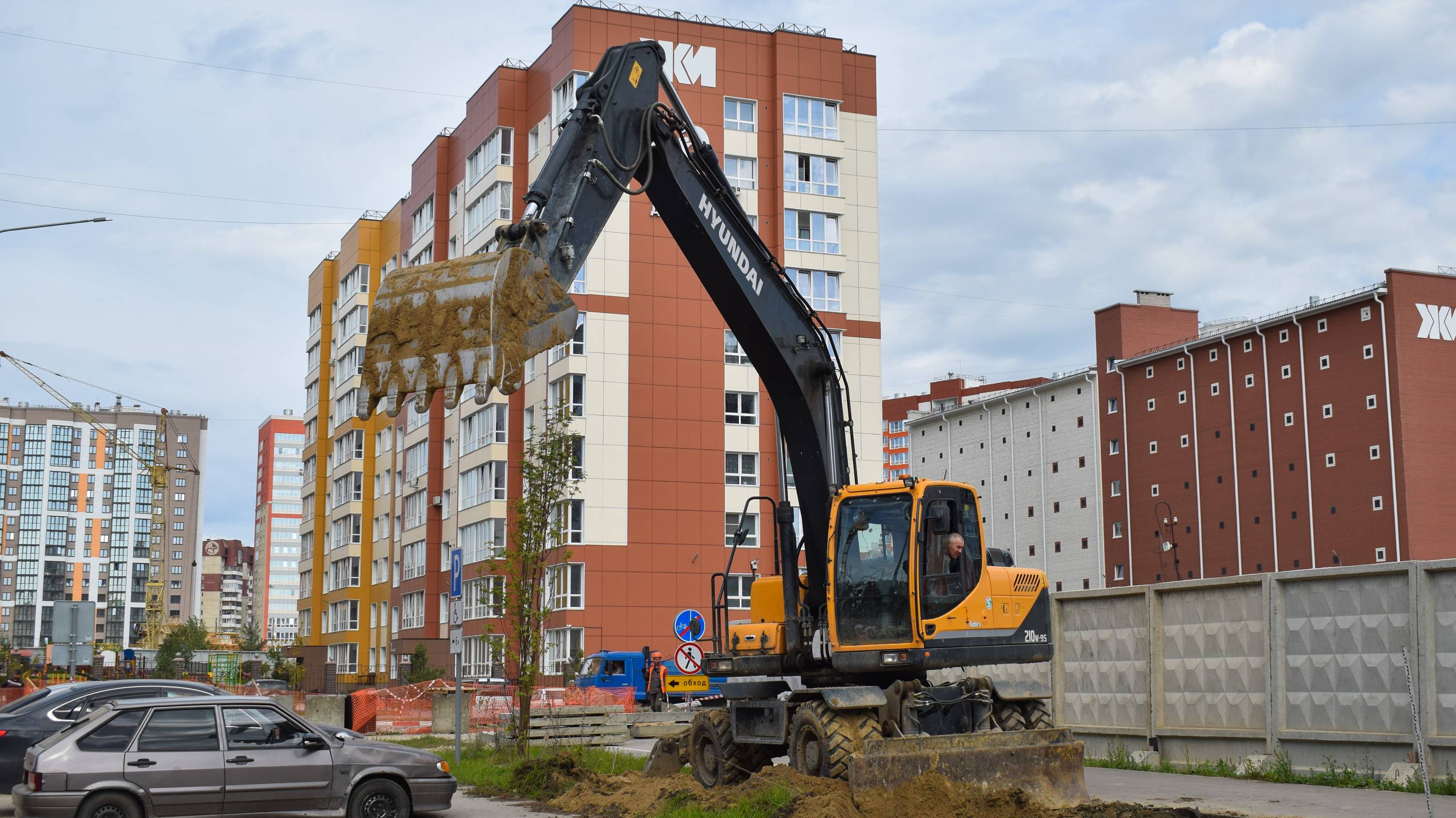 Экскаватор Hyundai Robex 210W-9S. Работа.