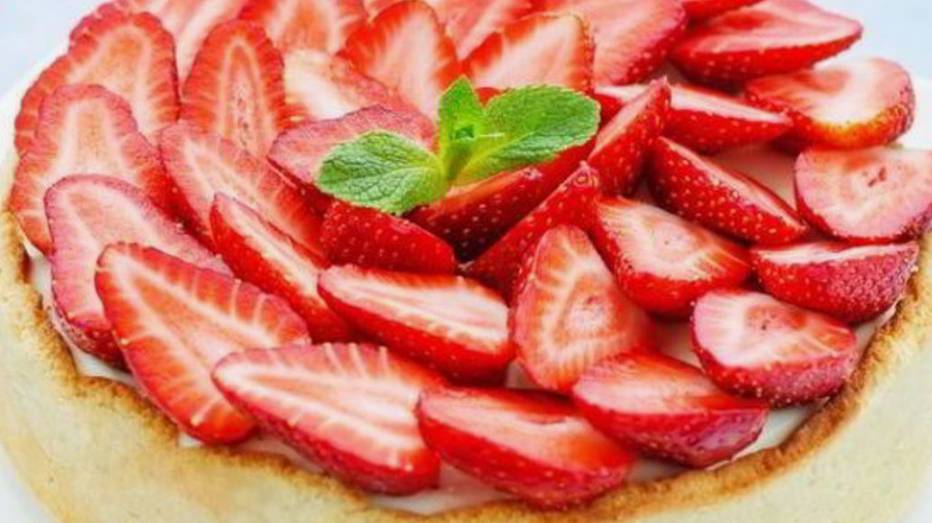 Бананово-клубничный пирог.