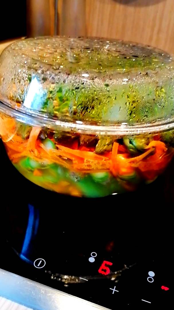 МИНУТА КИПЕНИЯ. СПАРЖА, КАБАЧКИ И МОРКОВЬ.