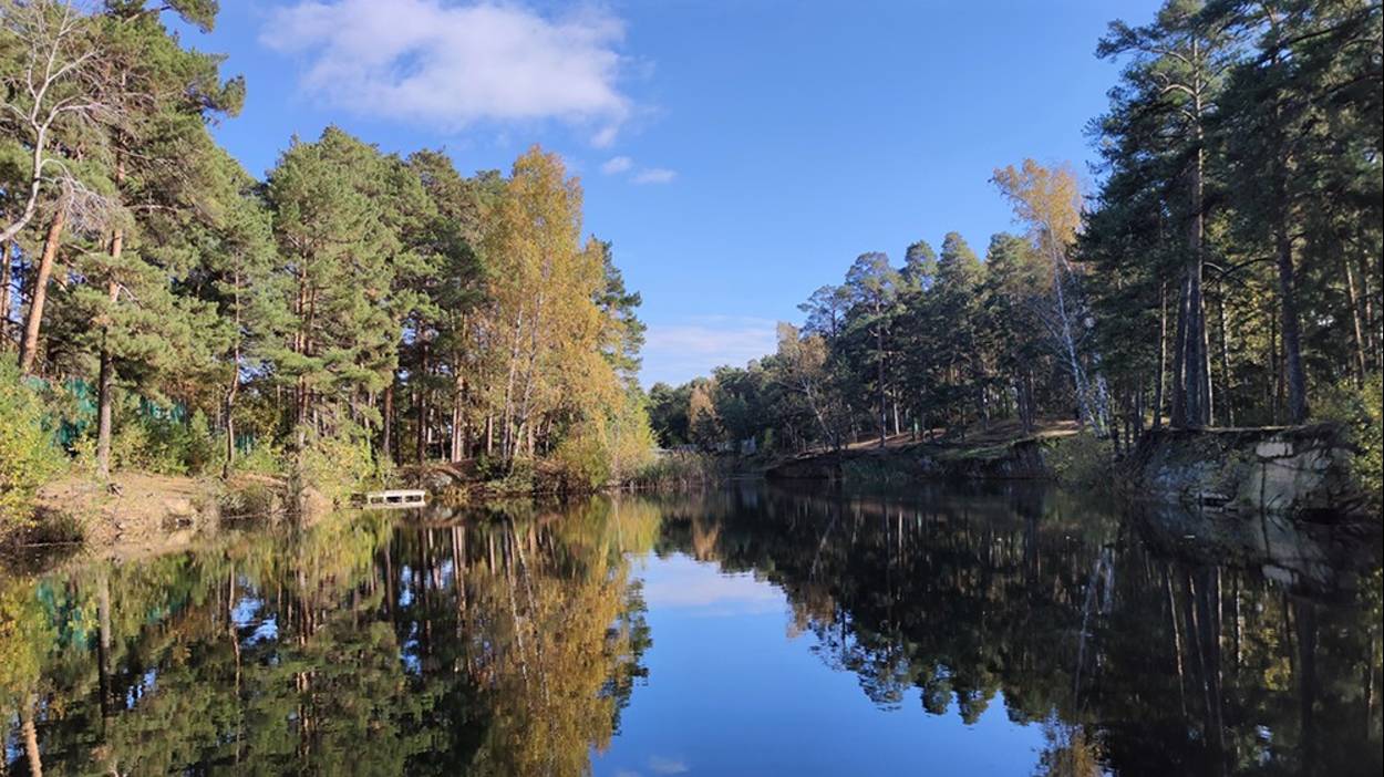 Челябинский осенний парк Гагарина с карьерами. Храм Александра Невского, Алое поле. 27.09.2025г.