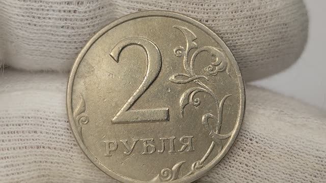 2 разновидности монеты 2 рубля 1999 года. СПМД Цена стоимость монеты.