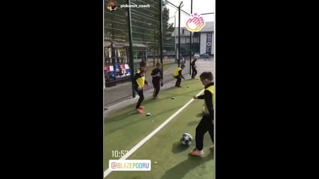 Упражнение для юных футболистов