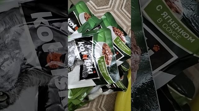 Купил в Дикси по супер цене кошке влажный мясной корм с ягненком